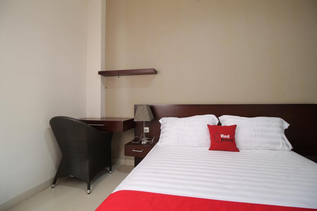Reddoorz Plus Near Ambassador Mall Джакарта Екстер'єр фото