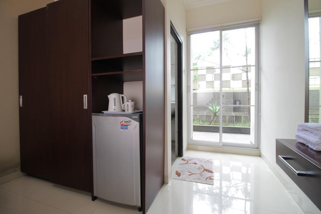 Reddoorz Plus Near Ambassador Mall Джакарта Екстер'єр фото